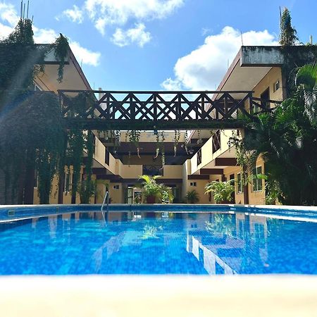 Framfor Inn Chetumal Exteriör bild