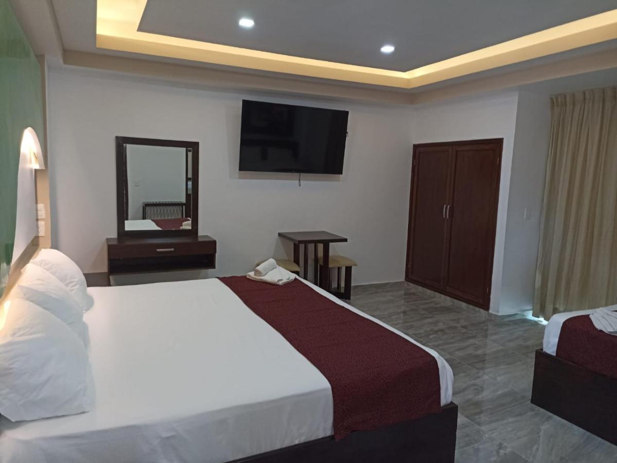 Framfor Inn Chetumal Exteriör bild