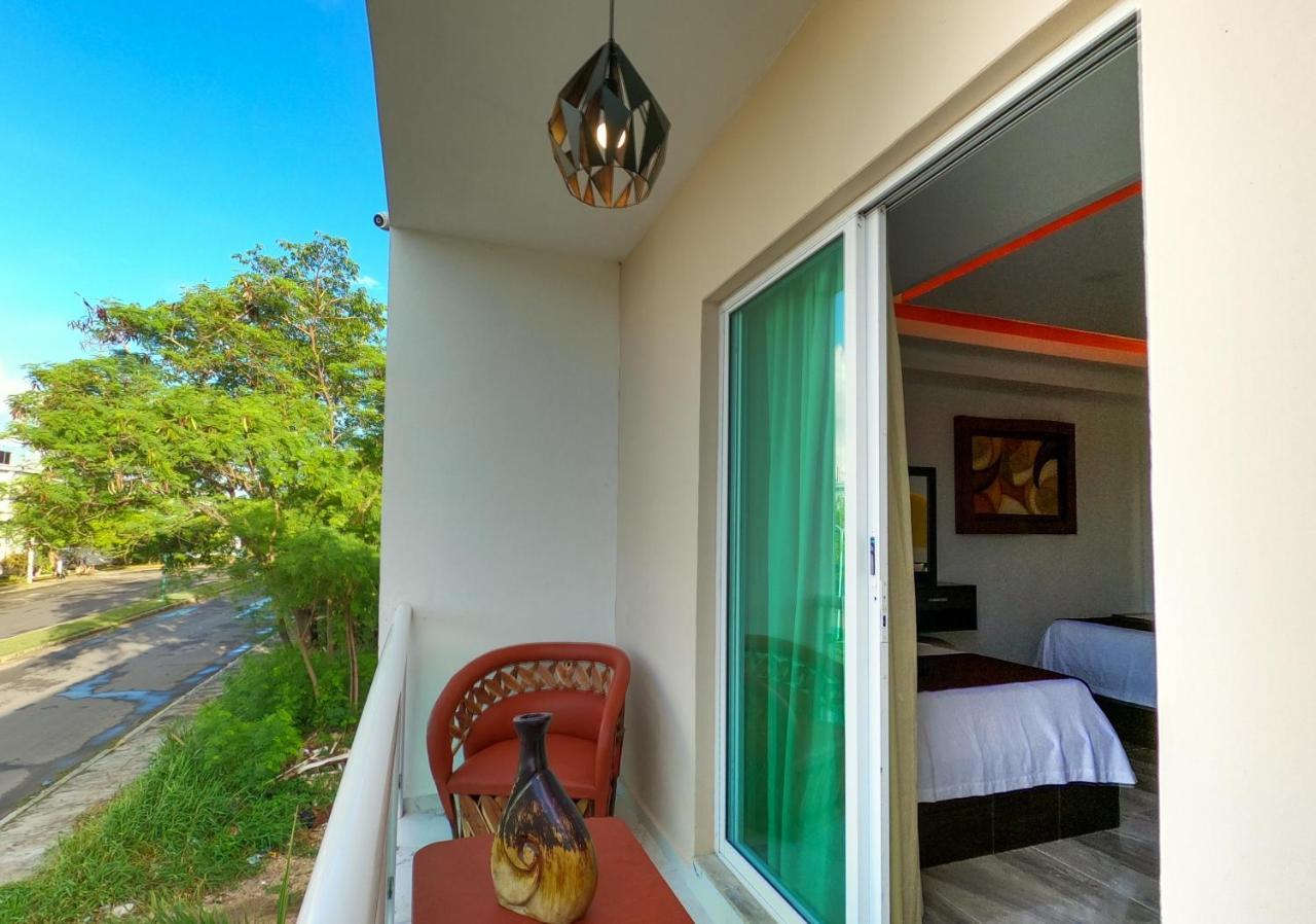 Framfor Inn Chetumal Exteriör bild