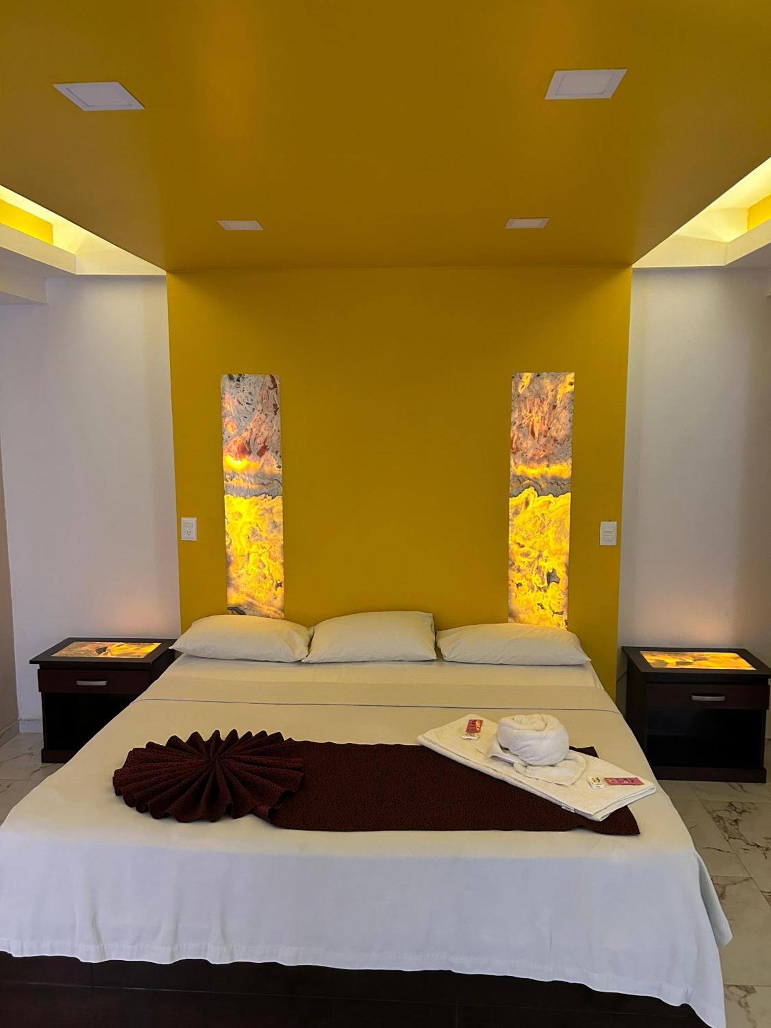 Framfor Inn Chetumal Exteriör bild
