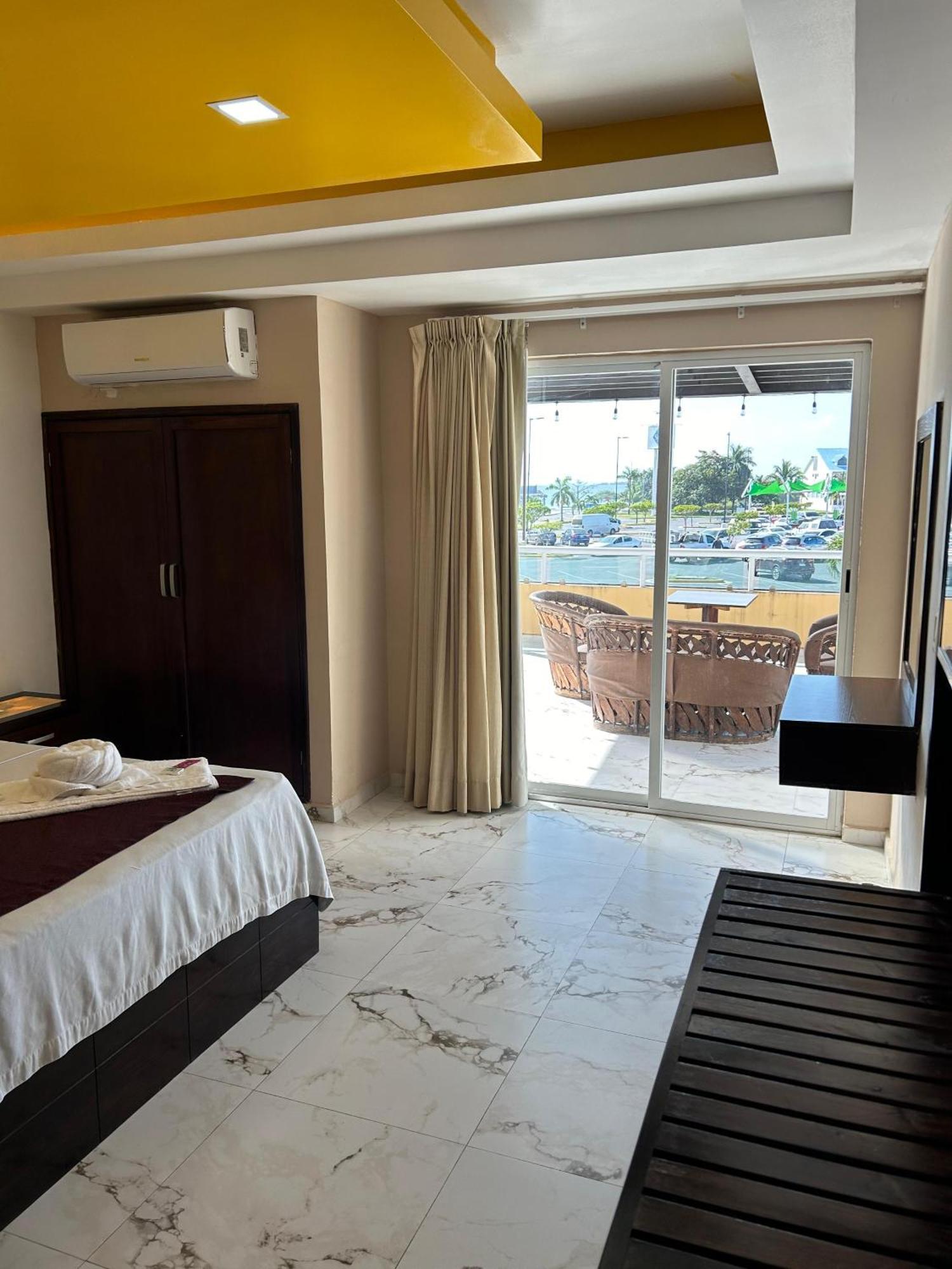 Framfor Inn Chetumal Exteriör bild